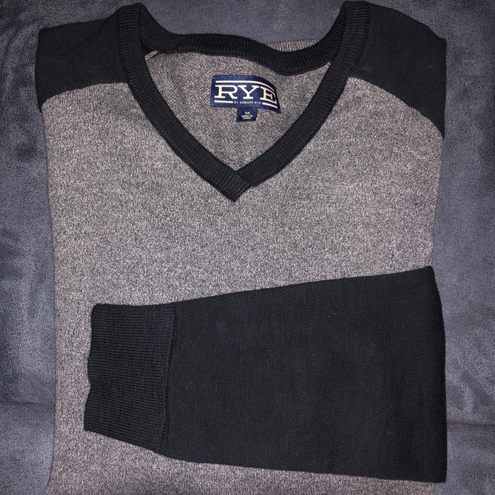 RYE Men’s Long Sleeve Vneck Sweater size Medium